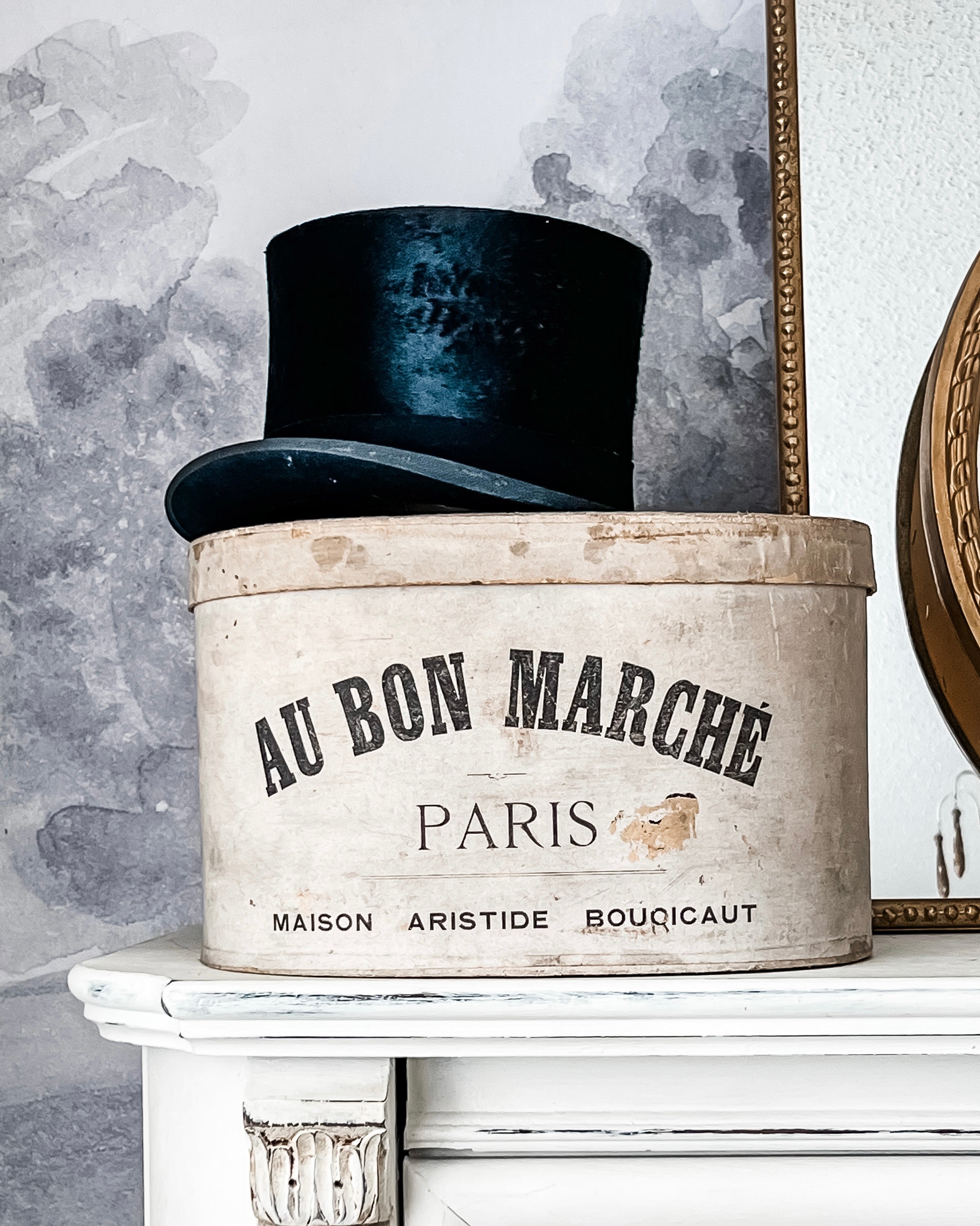 Mid-19th Century French Oval Pigskin Leather Top Hat Box from Paris