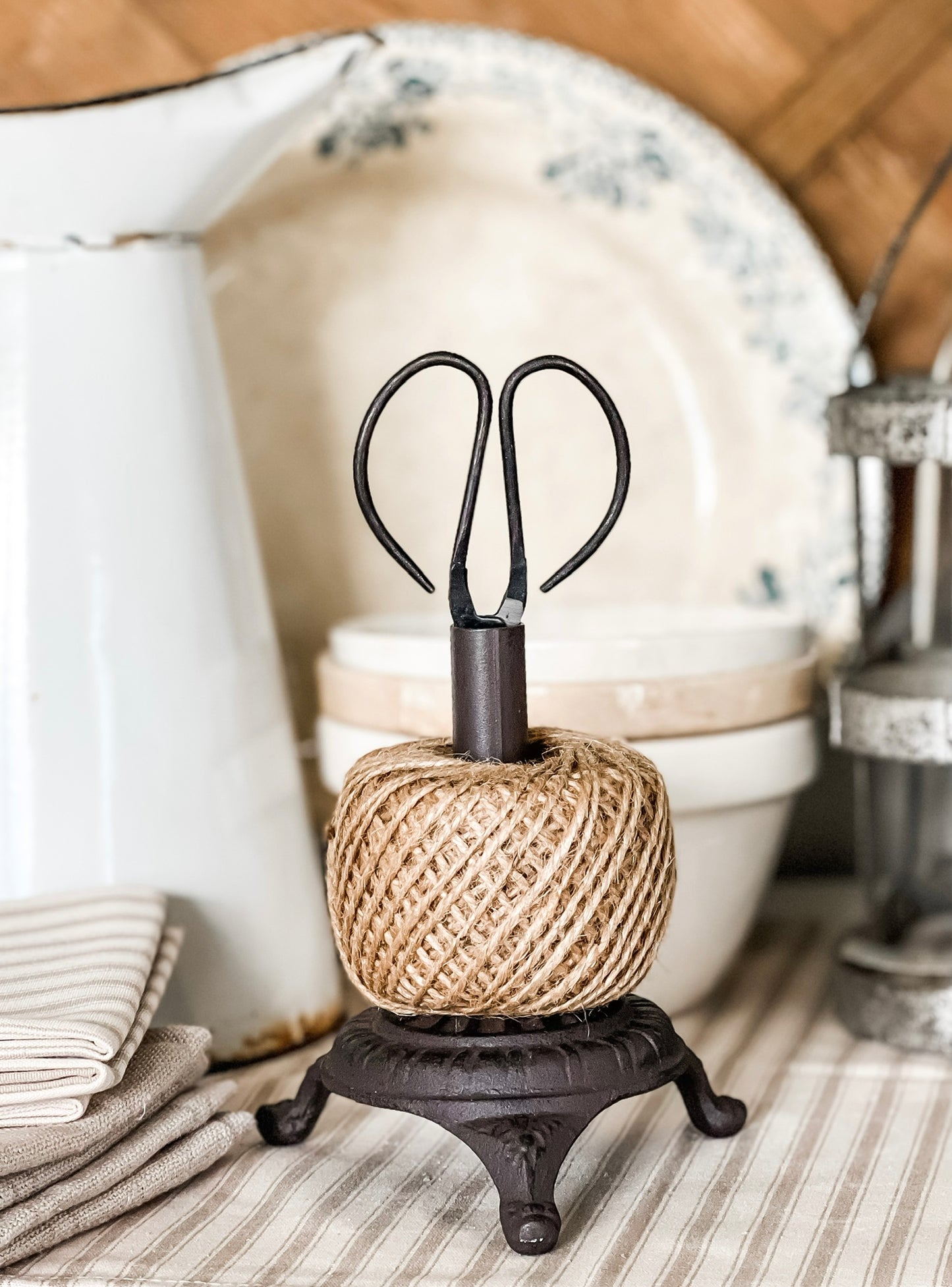 Ball of Twine with Cast Iron holder & Scissors