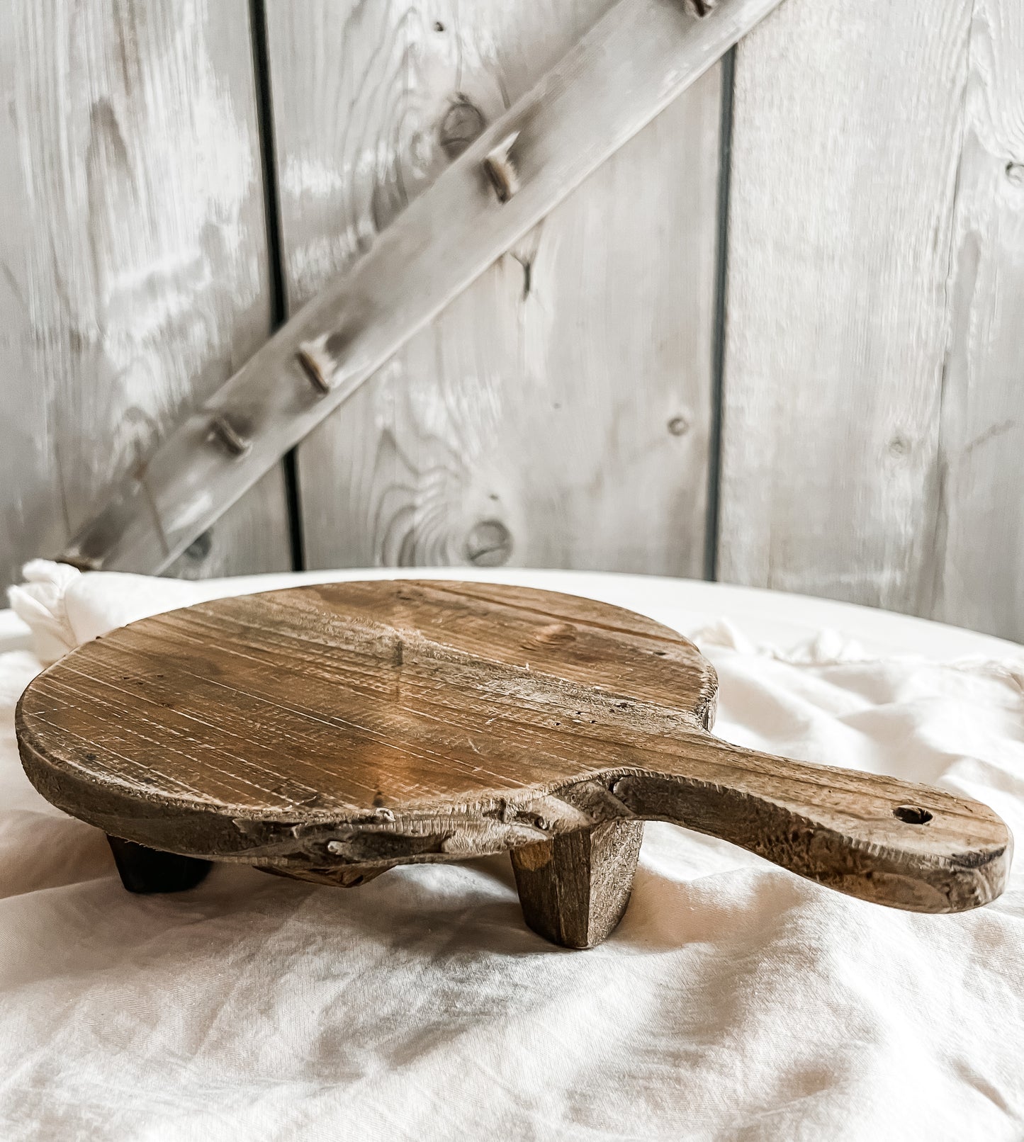 Wooden Cutting Board Riser- ROUND